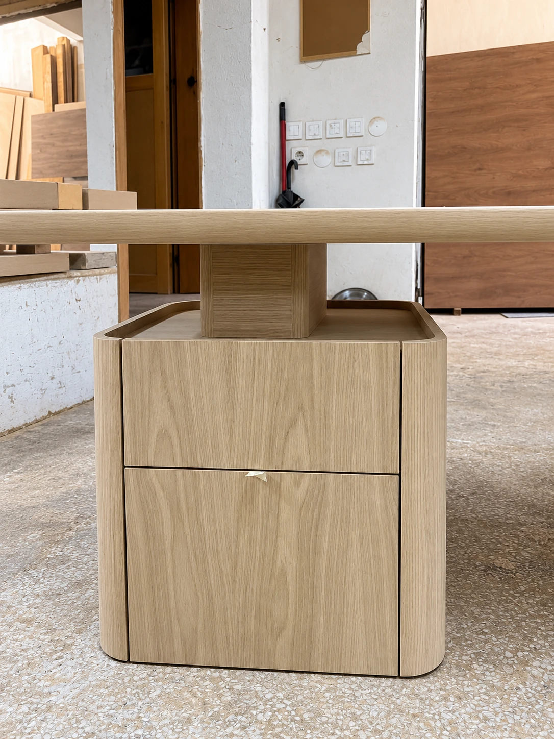 Curved pedestal construction · Retouched project image